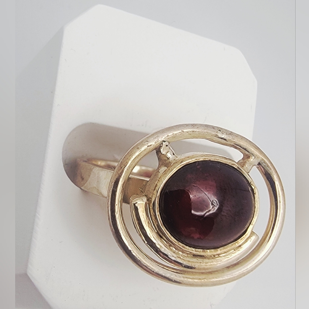Sterling Silver And Red Garnet Stone Ring Size 7-1/4